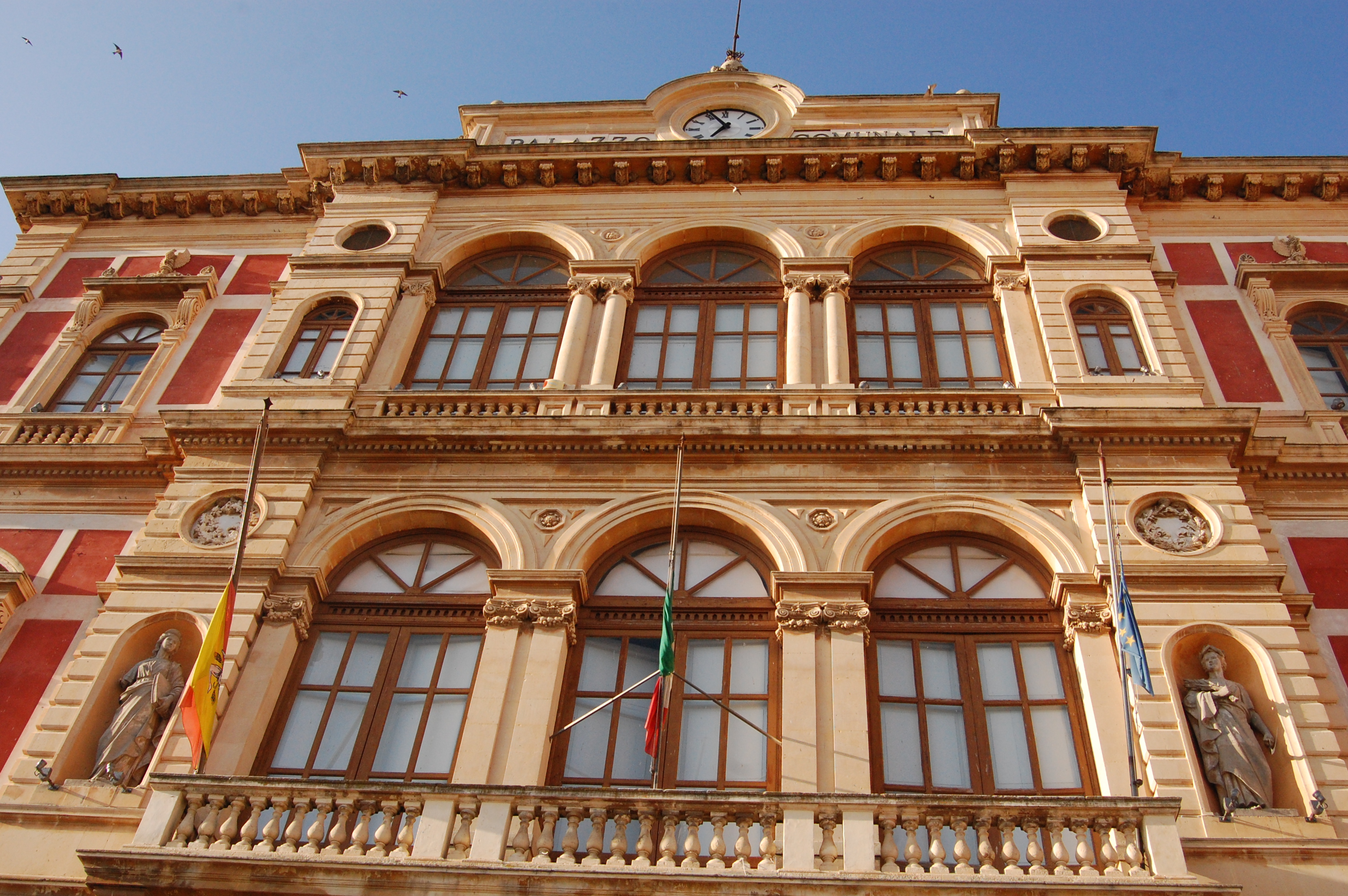 palazzo comunale grammichele commissioni