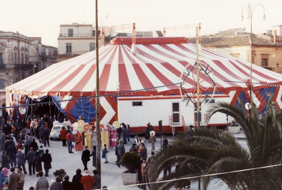Carnevale a Grammichele - Anno 1988 - Tendone in piazza