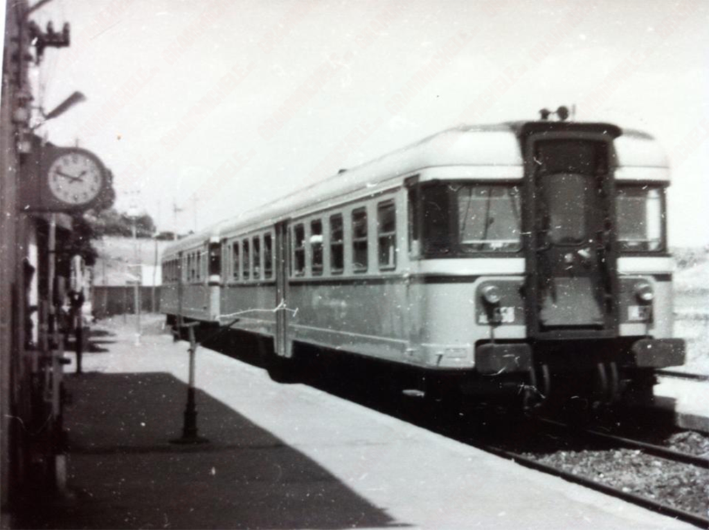 Una storica "Littorina" (ALn 668) ferma alla stazione di Grammichele - 1950/1960
